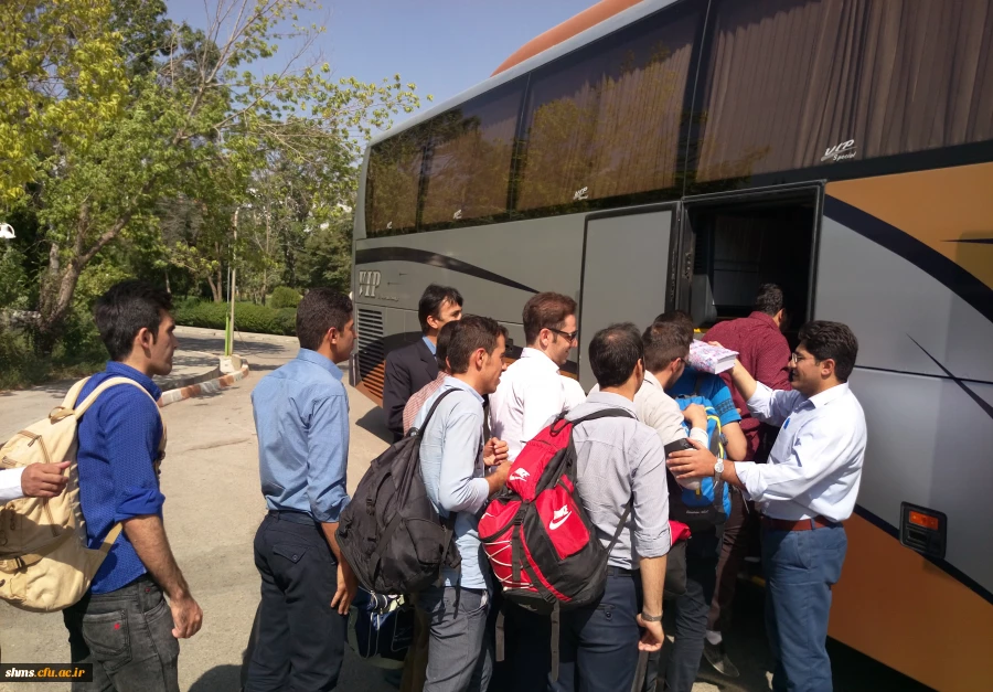 کاروان اعزامی را  با عبور از زیر قرآن و تمسک به توفیقات الهی راهی دیار ضامن آهو نمودند. 5