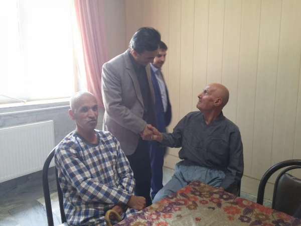 طی بازدیدی از سرای سالمندان سنندج :

دانشجویان شهید مدرس کردستان در آغازین روز های مهر از مهربانان تجلیل نمودند. 7