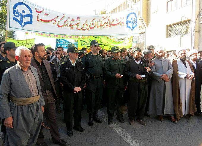 تجمع یوم الله ۱۳ آبان با حضور پرشور دانشجویان ، همکاران و اساتید پردیس شهید مدرس سنندج