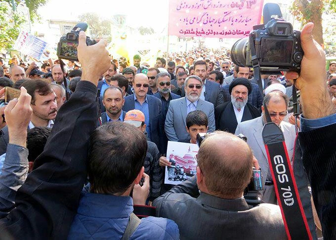 تجمع یوم الله ۱۳ آبان با حضور پرشور دانشجویان ، همکاران و اساتید پردیس شهید مدرس سنندج