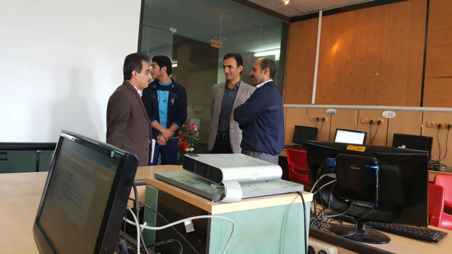 بازدید دکتر الماسی سرپرست شهید مدرس سنندج  از شعبه اخذ رای