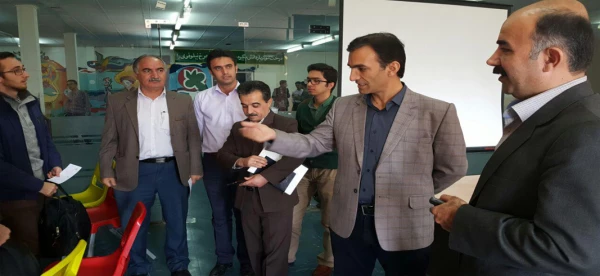 بازدید دکتر الماسی سرپرست شهید مدرس سنندج  از شعبه اخذ رای