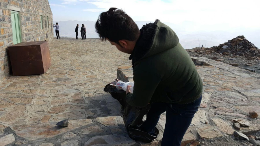 صعود به قله آبیدر و پاکسازی مسیر صعود