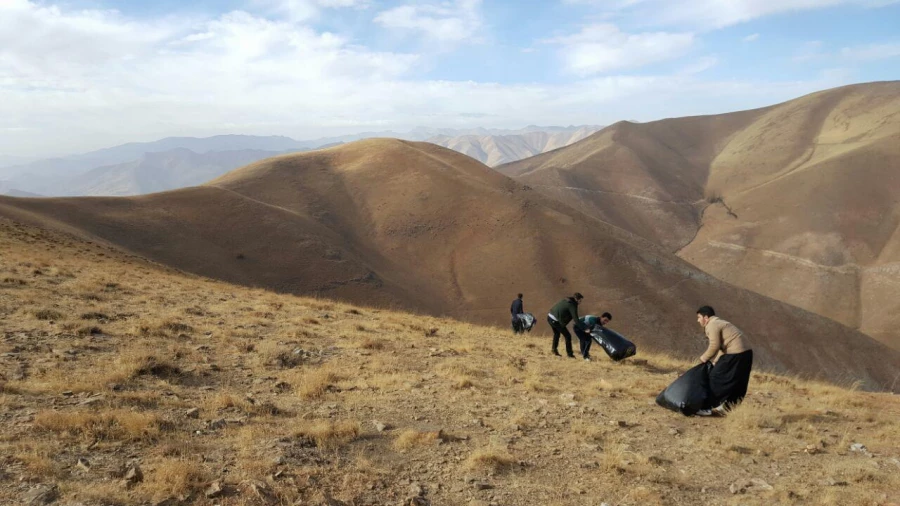 صعود به قله آبیدر و پاکسازی مسیر صعود