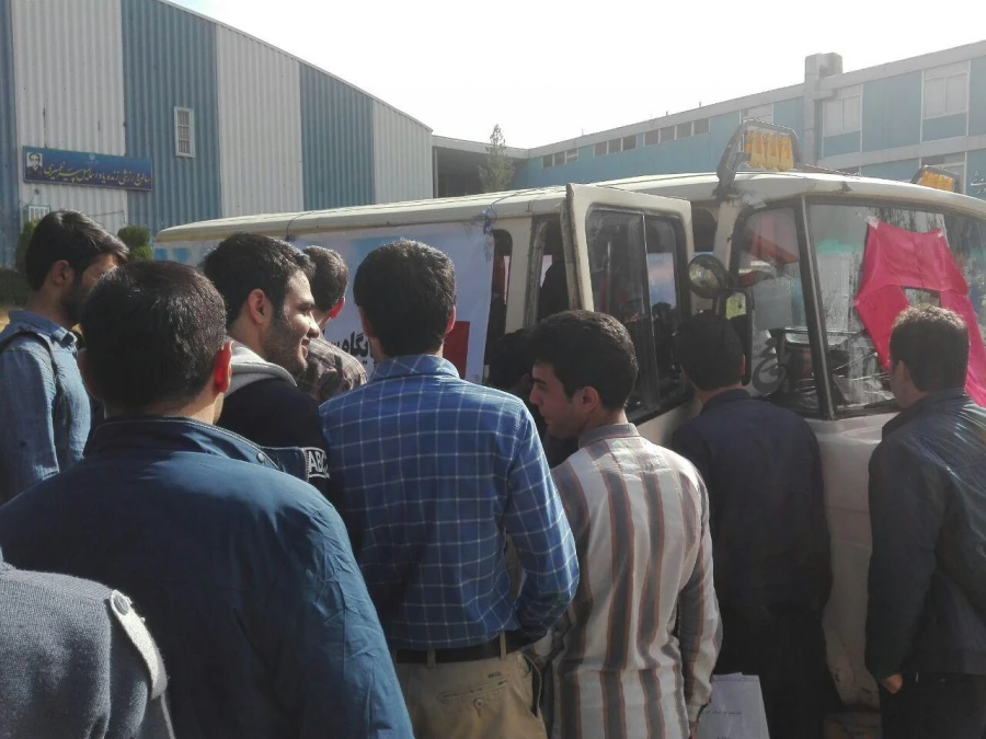 استقرار مینی‎بوس مشاوره ایدز در پردیس شهید مدرس سنندج 8