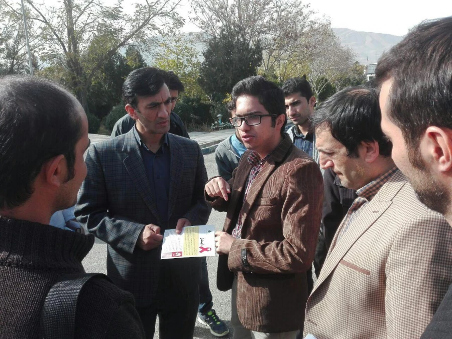 استقرار مینی‎بوس مشاوره ایدز در پردیس شهید مدرس سنندج 10