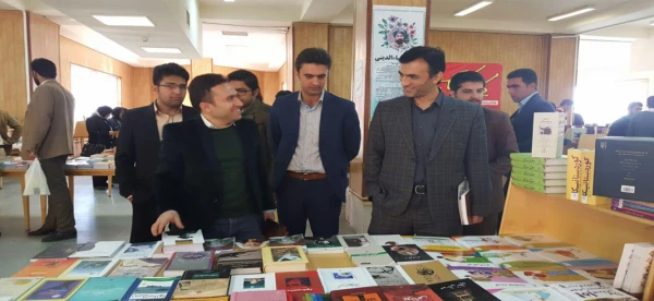 بازدید دکتر الماسی از نمایشگاه کتاب دانشگاه کردستان 2