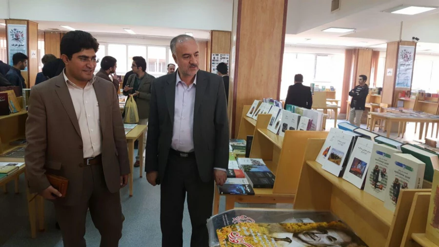 بازدید دکتر الماسی از نمایشگاه کتاب دانشگاه کردستان 6