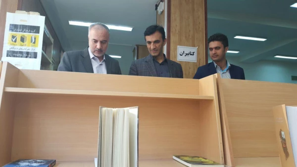 بازدید دکتر الماسی از نمایشگاه کتاب دانشگاه کردستان 7
