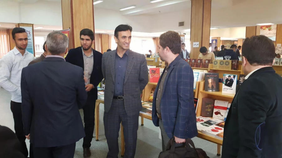 بازدید دکتر الماسی از نمایشگاه کتاب دانشگاه کردستان 13