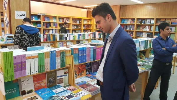 بازدید دکتر الماسی از نمایشگاه کتاب دانشگاه کردستان 15