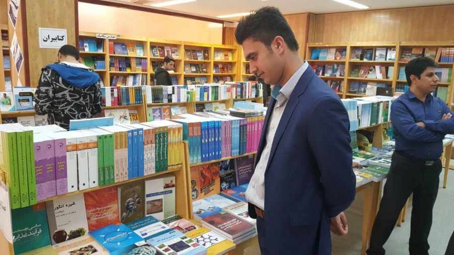 بازدید دکتر الماسی از نمایشگاه کتاب دانشگاه کردستان 15
