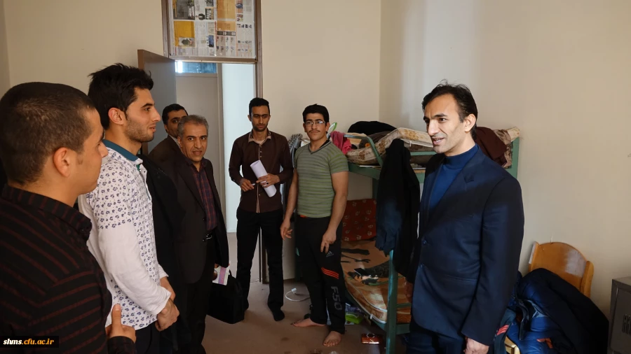 بازدید سرزده دکتر مسعود الماسی از خوابگاهای دانشجویی به مناسبت گرامیداشت روز دانشجو