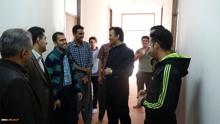 بازدید سرزده دکتر مسعود الماسی از خوابگاهای دانشجویی به مناسبت گرامیداشت روز دانشجو