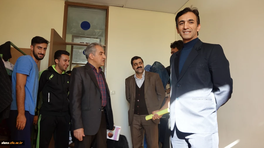 بازدید سرزده دکتر مسعود الماسی از خوابگاهای دانشجویی به مناسبت گرامیداشت روز دانشجو