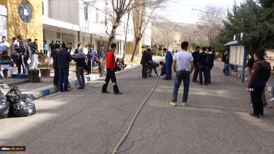 برگزاری مسابقه طناب کشی  به مناسبت گرامیداشت روز دانشجو 4