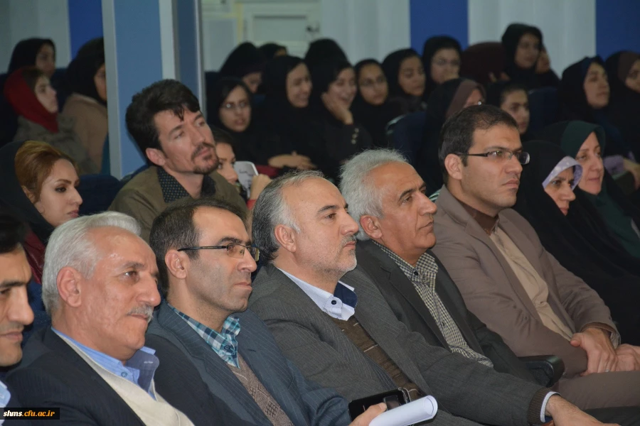 سومین نشست تخصصی شعر و داستان با شکوه خاصی برگزار شد 32