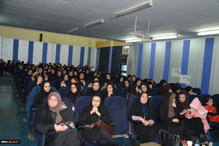 سومین نشست تخصصی شعر و داستان با شکوه خاصی برگزار شد 41