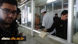 توزیع غذا توسط اعضای کانون سلامت و شورای صنفی پردیس شهید مدرس سنندج