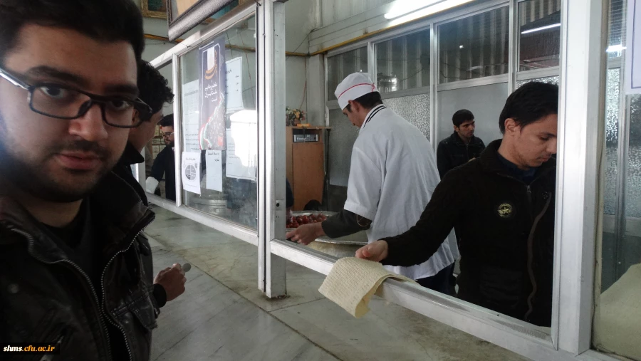 توزیع غذا توسط اعضای کانون سلامت و شورای صنفی پردیس شهید مدرس سنندج