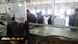 توزیع غذا توسط اعضای کانون سلامت و شورای صنفی پردیس شهید مدرس سنندج