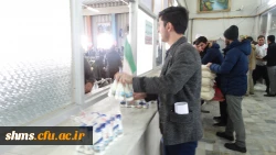 توزیع غذا توسط اعضای کانون سلامت و شورای صنفی پردیس شهید مدرس سنندج
