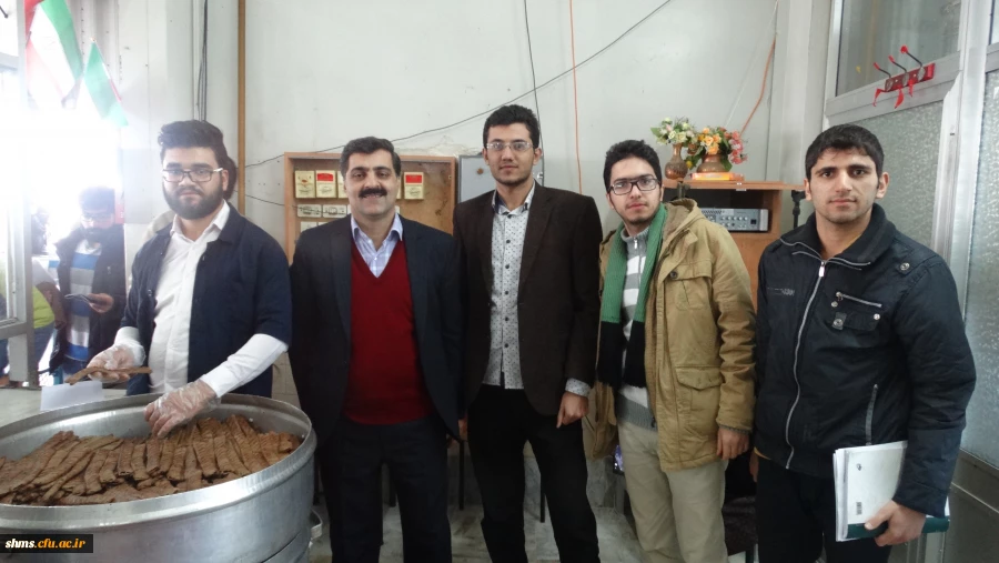 توزیع غذا توسط اعضای کانون سلامت و شورای صنفی پردیس شهید مدرس سنندج