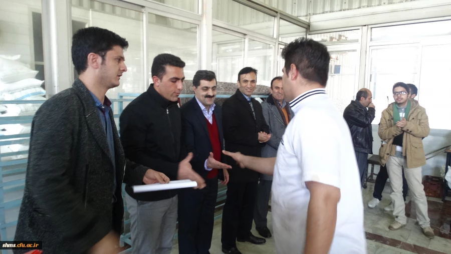 توزیع غذا توسط اعضای کانون سلامت و شورای صنفی پردیس شهید مدرس سنندج 3