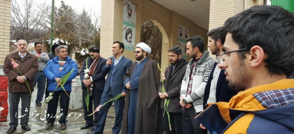 غبارروبی مزار شهدای سنندج توسط کارکنان و  دانشجویان پردیس شهید مدرس سنندج 2