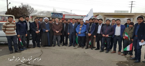 غبارروبی مزار شهدای سنندج توسط کارکنان و  دانشجویان پردیس شهید مدرس سنندج 3