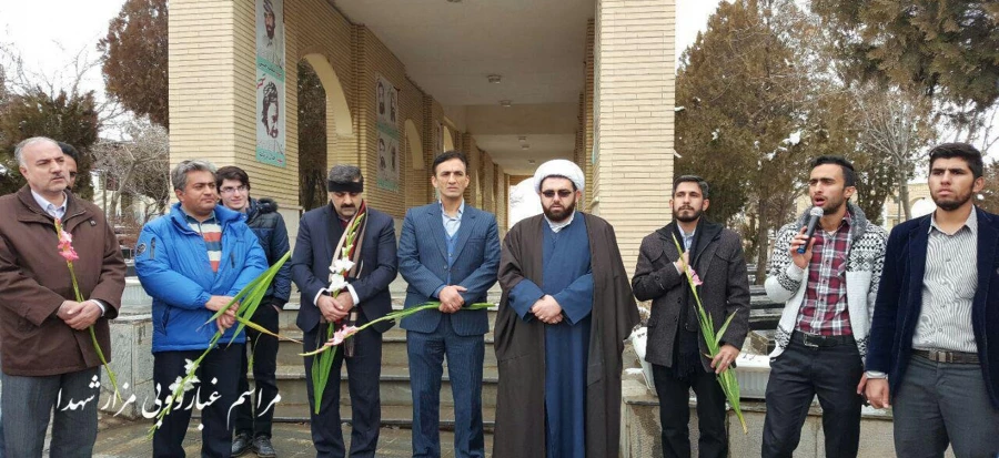 غبارروبی مزار شهدای سنندج توسط کارکنان و  دانشجویان پردیس شهید مدرس سنندج 4