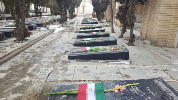 غبارروبی مزار شهدای سنندج توسط کارکنان و  دانشجویان پردیس شهید مدرس سنندج 6