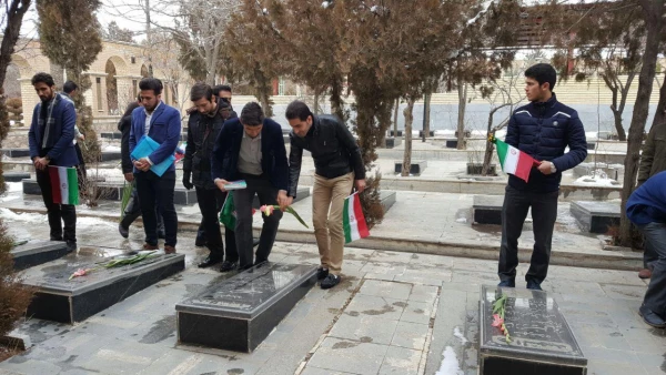 غبارروبی مزار شهدای سنندج توسط کارکنان و  دانشجویان پردیس شهید مدرس سنندج 8