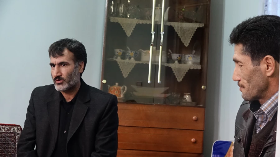 دیدار دکتر مسعود الماسی با خانواده معلم شهید محمد علی حق وردی