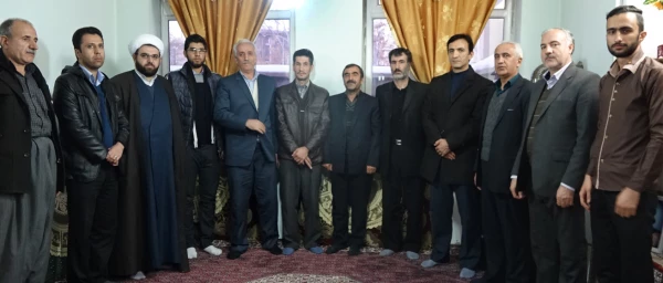 دیدار دکتر مسعود الماسی با خانواده معلم شهید محمد علی حق وردی