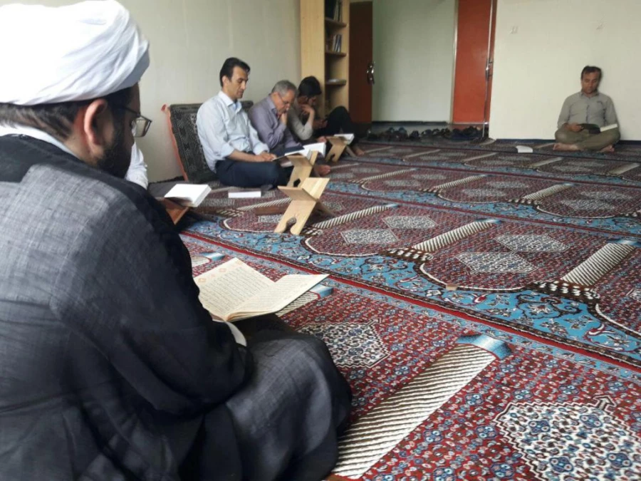 جلسه قرائت قرآن در ماه مبارک رمضان 4