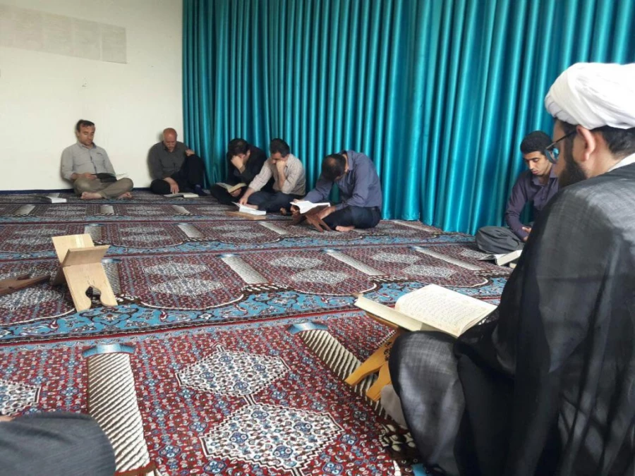 جلسه قرائت قرآن در ماه مبارک رمضان 8