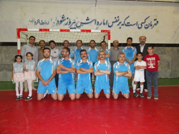 دومین برد تیم فوتسال کارکنان و اساتید دانشگاه فرهنگیان :

در مسابقات بین دانشگاهی استان کردستان جام رمضان 2