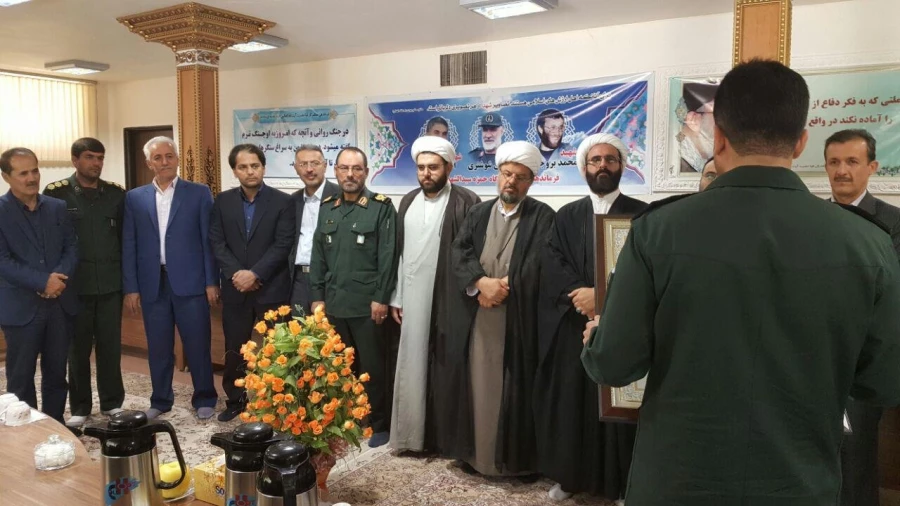 در دیدار روسای دانشگاه های استان کردستان با فرمانده سپاه بیت المقدس کردستان مطرح شد:

ما دانشگاهیان همه پاسدار هستیم 2