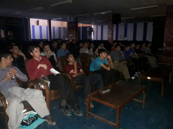 به همت کانون فضای مجازی و نمایش و تقد فیلم اتفاق افتاد:

حضور دانشجویان پردیس شهید مدرس در سالن همایش دانشگاه و تماشای دربی 85 تهران 3