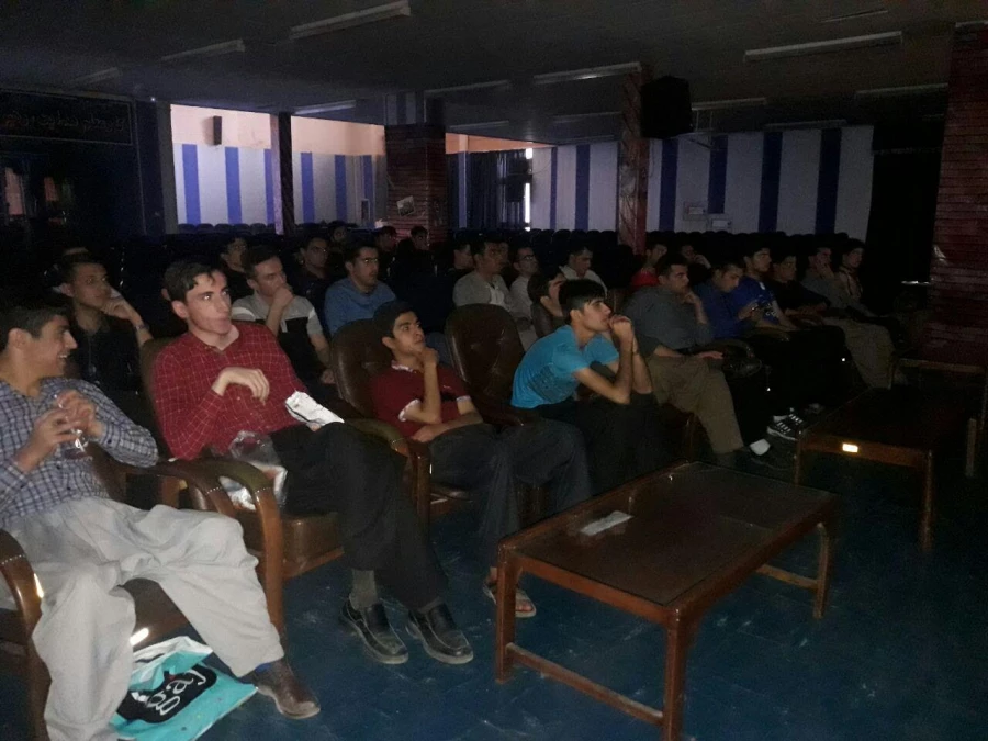 به همت کانون فضای مجازی و نمایش و تقد فیلم اتفاق افتاد:

حضور دانشجویان پردیس شهید مدرس در سالن همایش دانشگاه و تماشای دربی 85 تهران 3