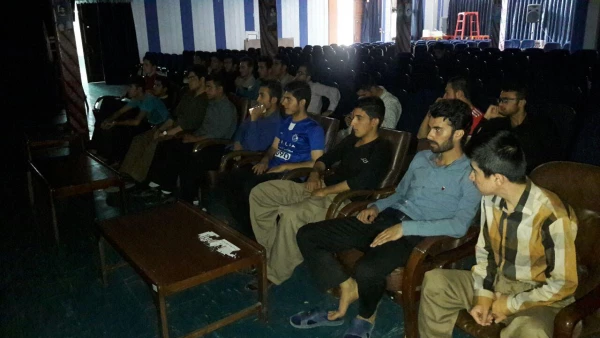 به همت کانون فضای مجازی و نمایش و تقد فیلم اتفاق افتاد:

حضور دانشجویان پردیس شهید مدرس در سالن همایش دانشگاه و تماشای دربی 85 تهران 4