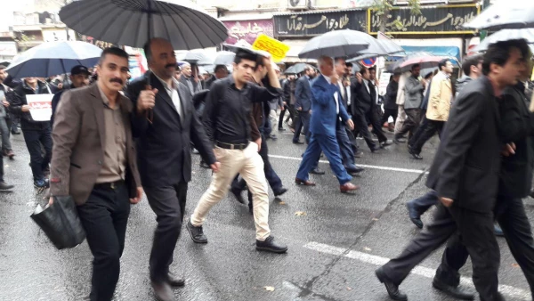 فریادهای بلند استکبار ستیز دانشگاه فرهنگیان استان کردستان همگام با مردم شهر زیر بارش شدید باران 3