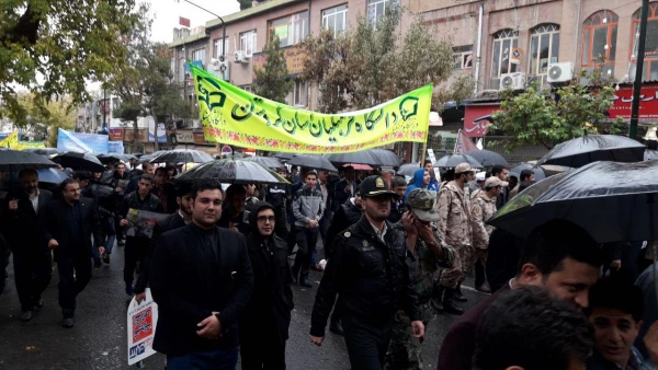 فریادهای بلند استکبار ستیز دانشگاه فرهنگیان استان کردستان همگام با مردم شهر زیر بارش شدید باران 9