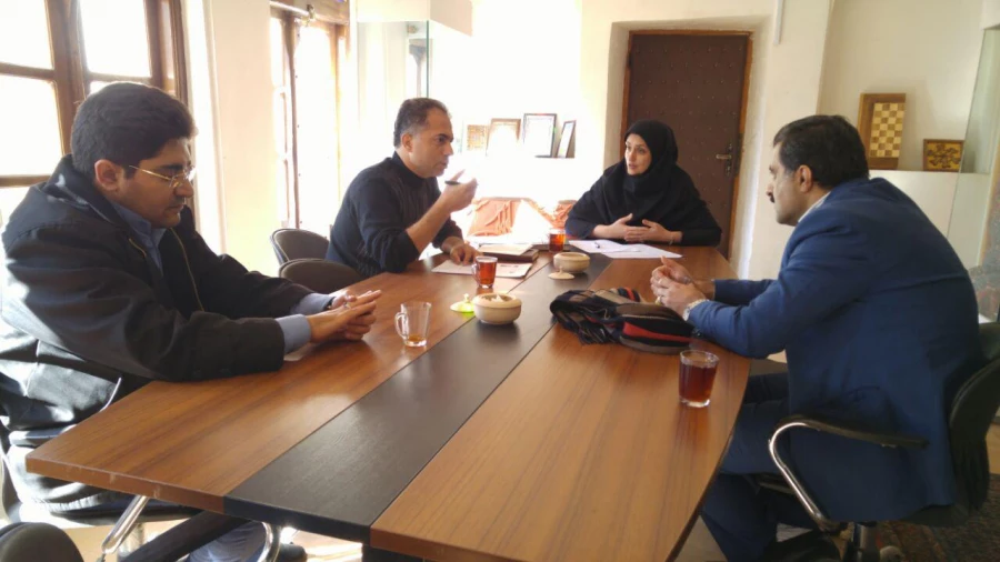 در راستای برگزاری کلاسهای فوق برنامه دانشجویان،

تفاهم نامه پردیس شهید مدرس سنندج  و سازمان صنایع دستی و گردشگری استان کردستان منعقد گردید. 2