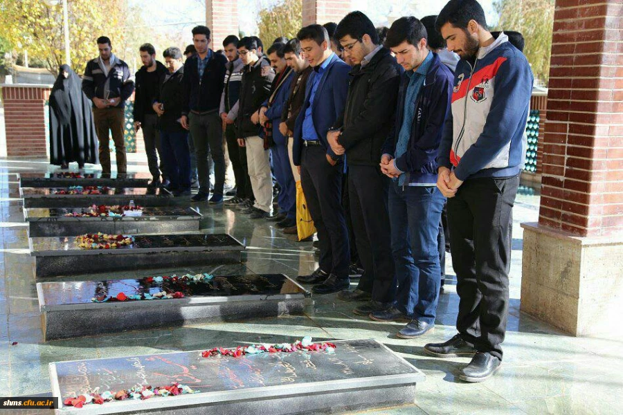 غبارروبی نومعلمان پردیس شهید مدرس کردستان  از مزار  شهدای گمنام  استان کردستان
 3