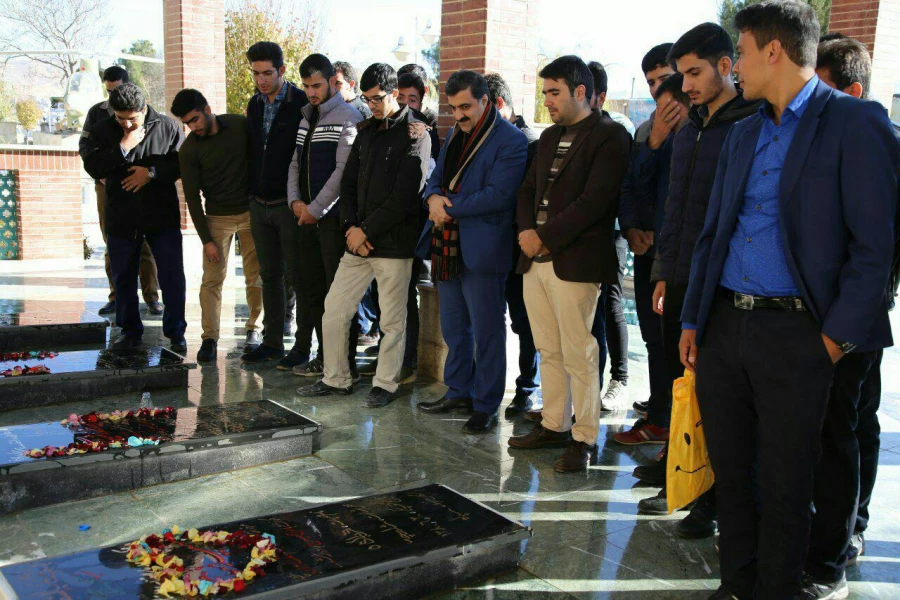 غبارروبی نومعلمان پردیس شهید مدرس کردستان از مزار شهدای گمنام استان کردستان 4