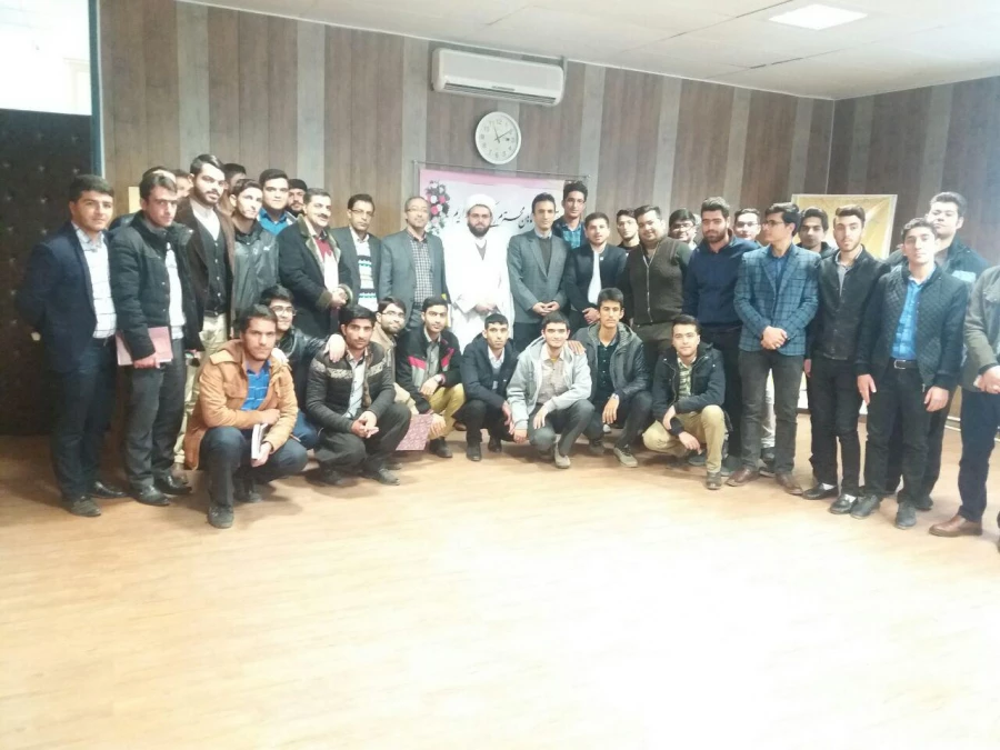 به مناسبت هفته وحدت در پردیس شهید مدرس سنندج  برگزار شد؛

نشست  پردیس شهید مدرس سنندج با دانشگاه تقریب مذاهب اسلامی با موضوع محمد(ص) پیامبر مهربانی  3