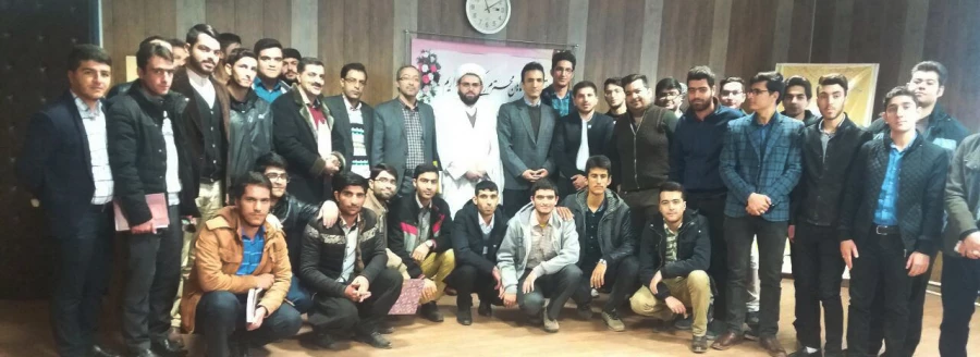 به مناسبت هفته وحدت در پردیس شهید مدرس سنندج  برگزار شد؛

نشست  پردیس شهید مدرس سنندج با دانشگاه تقریب مذاهب اسلامی با موضوع محمد(ص) پیامبر مهربانی  2