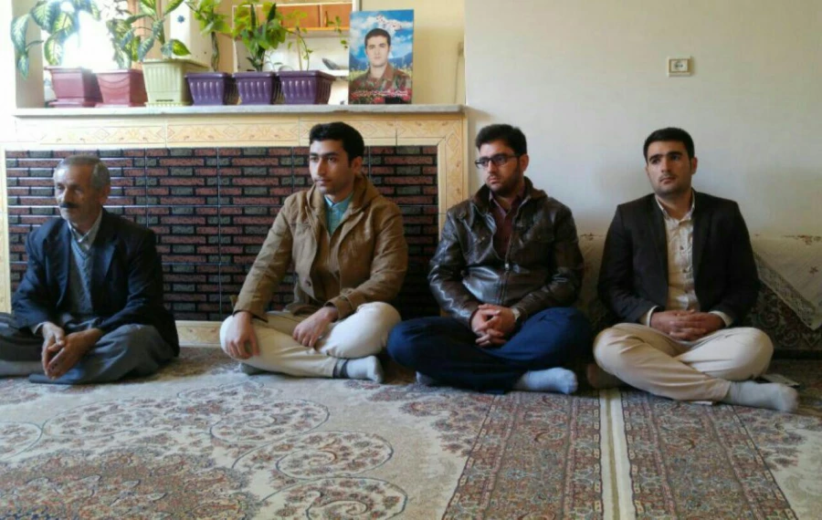 به همت بسیج دانشجویی پردیس شهید مدرس سنندج

با خانواده معظم و معزز شهید دانشجو  |حیدرعزیزی | 3